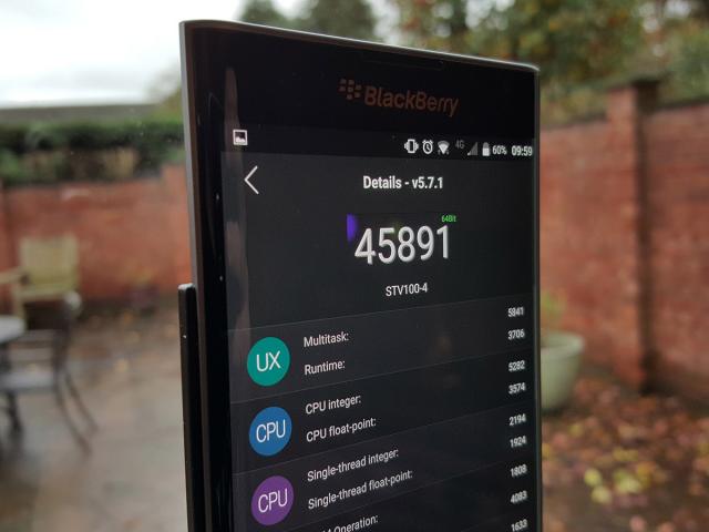 RIM تطلق صفحتها الرسمية لمحبى “بلاك بيرى” فى مصر على “فيس بوك”
