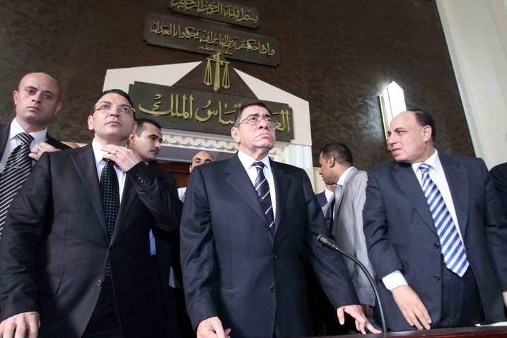 النائب العام عبد المجيد محمود داخل دار القضاء 13-10-2012