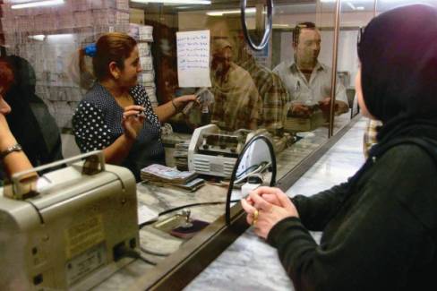 جولات «الرئيس» الخارجية وتكثيف عمليات استيراد لحوم الأضاحى ينعشان الطلب على «الدولار» بشركات الصرافة