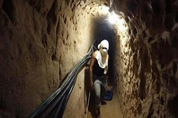 القضاء الإدارى يؤجل دعوى الزام مرسى بإغلاق الانفاق بين مصر وغزة