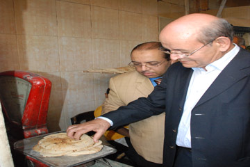 محافظ الجيزة:13 مليون رغيف يومباً من خلال1320 مخبزا