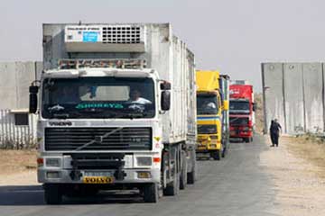 إدخال 6 شاحنات سولار إلى قطاع غزة بتمويل قطري