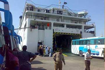 الخارجية تنهي مشكلة العمال بالعقبة وتسعى لترحيل الفارين من بني وليد