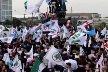 الاف اللبنانيون يشيعون جثمان عميد معارض لسوريا وسط غضب السنة