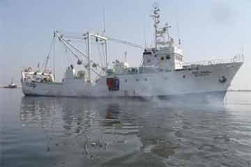 إحالة 5 قراصنة للجنايات بتهمة السطو المسلح على سفينة أبحاث علمية