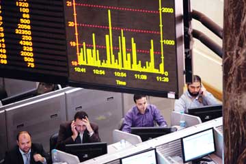 أسهم مصر تتعثر مجددا عند 5800 نقطة.. وترقب لمليونية الجمعة
