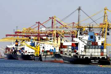 120 مليون جنيه في 8 أيام ..خسائر إضراب عمال ميناء العين السخنة