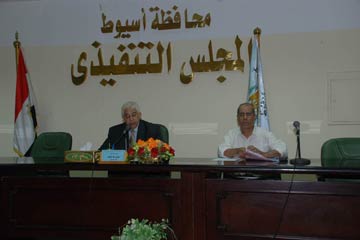 20% من أرباح مصنع تدوير القمامة للعاملين بنظافة أسيوط لتشجيعهم