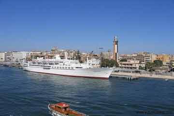 غرق مدرعتين برمائيتين تابعتان للجيش أثناء تدريبات في قناة السويس