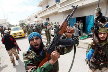 الإفراج عن 18 مصريا احتجزتهم كتائب خميس القذافى فى ليبيا