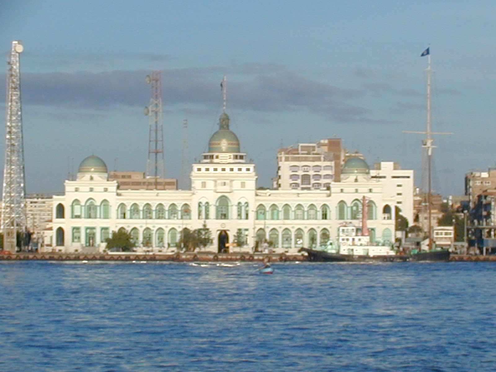 قناة السويس للحاويات أول محطة مصرية تستقبل سفن الحاويات PS