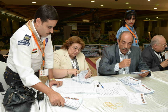 فرز الصناديق فى انتخابات البابا