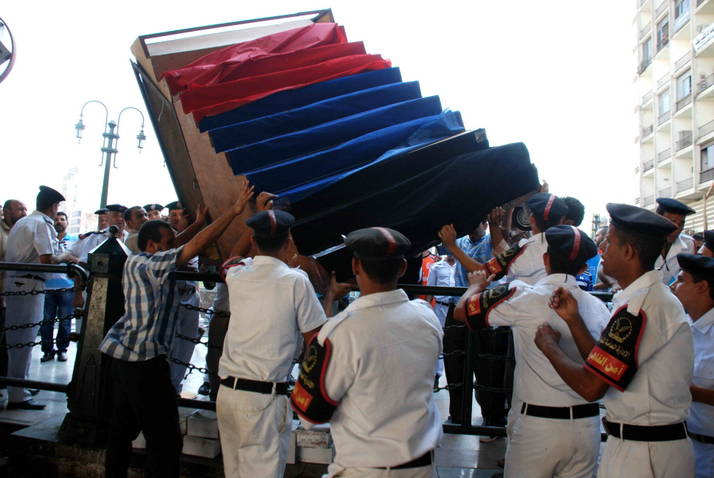 حمله امنيه لازاله المخالفات بميدان رمسيس 14-10-2012