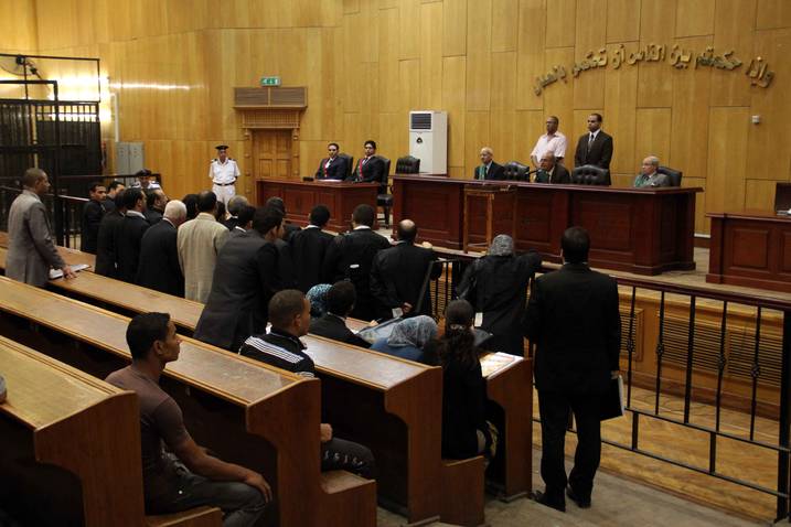 جلسة المتهمين فى احداث شارع محمد محمود باكيمية الشرطة