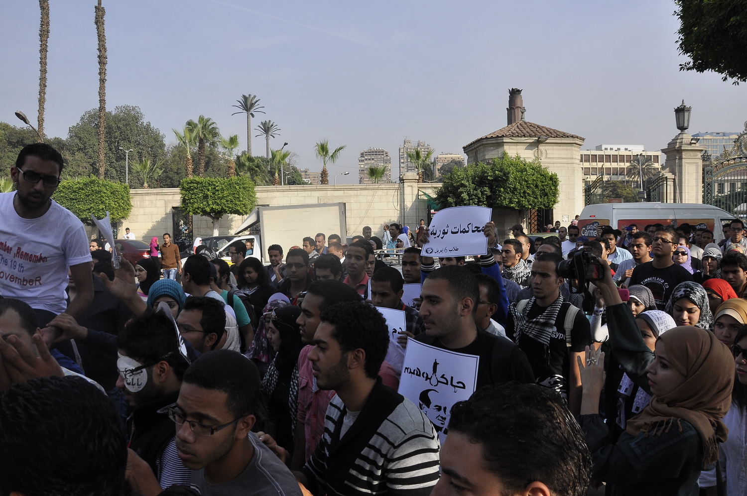 مسيرة جامعة القاهرة يقودها حركة 6 ابريل لاحياء ذكرى محمد محمود