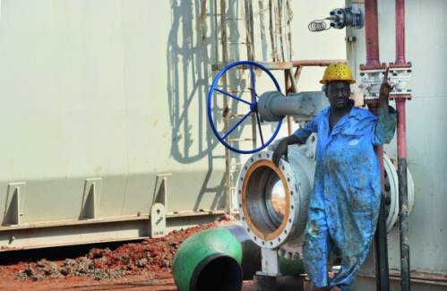 السودان يتوقع إنتاج 180 ألف برميل نفط يوميا العام المقبل