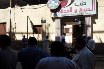 أخلاء سبيل 6 متهمين بمحاولة اقتحام مقر الحزب الحرية والعدالة