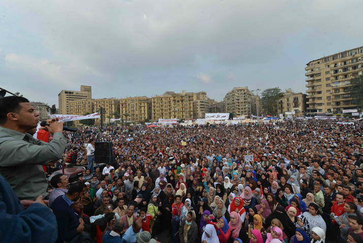 المحافظات تشهد مشاركة فعالة لمليونية “للثورة شعب يحميها” ..وعشرات الآلاف في التحرير ..والاخوان يحتشدون لحماية مقراتهم