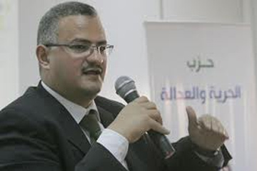 سبيع: نقلنا المظاهرات لجامعة القاهرة لتفويت الفرصة علي دعاة العنف