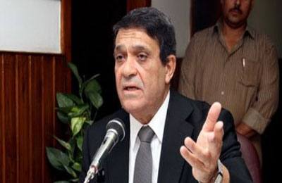 وزير التنمية المحلية يطالب بدعمه لتحقيق اللامركزية لحل مشاكل المحافظات