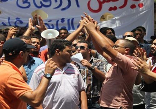 عمال شركات سكر الدقهلية والدلتا ينظمون وقفة احتجاجية ضد إغراق السكر الخام