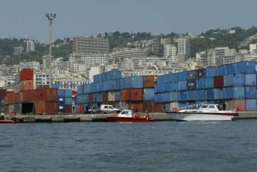 “النقابية للعاملين بالسخنة” تمهل “موانئ دبي” حتى الأربعاء للتحقيق مع المفصولين