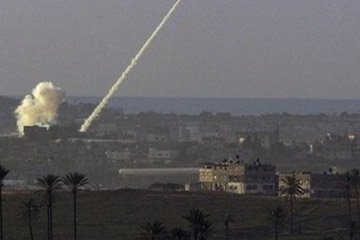 الجيش الاسرائيلي: اصابة 4 جنود بصاروخ اطلق من غزة