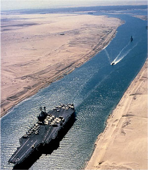 37 سفينة تعبر قناة السويس بحمولة مليونين و507 آلاف طن