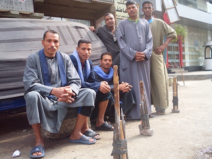 «العمال يبحثون عن وطن»