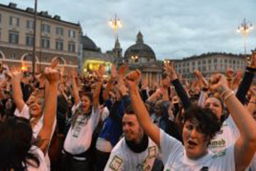 تجمع خاطف للرقص على اغنية “جنجام ستايل ” في قلب روما