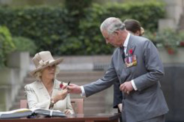 تشارلز وكاميلا يلقيان التحية على طريقة الماوري في نيوزيلندا