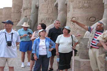 زعزوع: اعادة خط طيران يربط شرم الشيخ ببريطانيا مهم لدعم السياحة