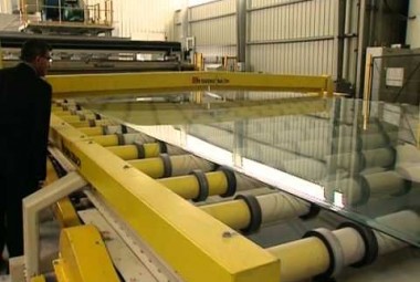 مصانع الزجاج تطالب بحافز تصديرى وتشكو نقص المواد الخام