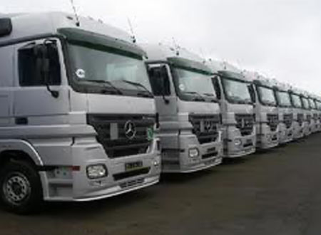 استمرار إضراب “النقل الثقيل” وسط مطالب باستصدار قرار جمهوري لضمان مد قانون المقطورات عامين