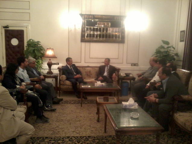 محافظ المنيا يبحث مع  القلعة انشاء مصانع  لتدوير المخلفات الزراعية وتصنيع الرخام  .