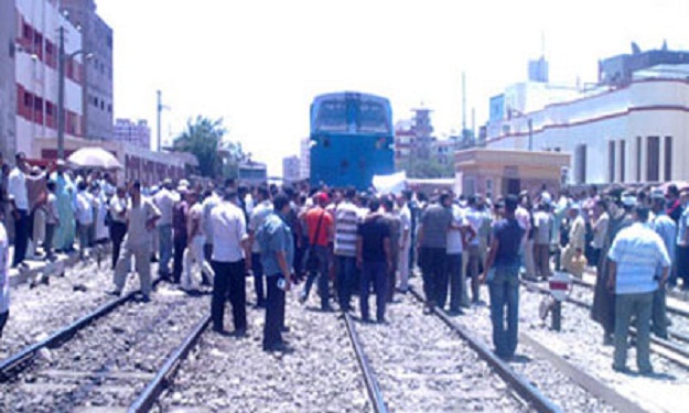 تعطل حركة القطارات بالوجة القبلى لتجمهر بعض المواطنين بمحطة أبو الريش بأسوان