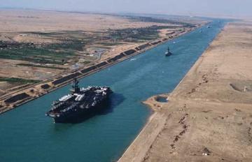 الحكومة تسرع خطواتها لانجاز مخطط قناة السويس بتشكيل فريق استشارى برئاسة شرف