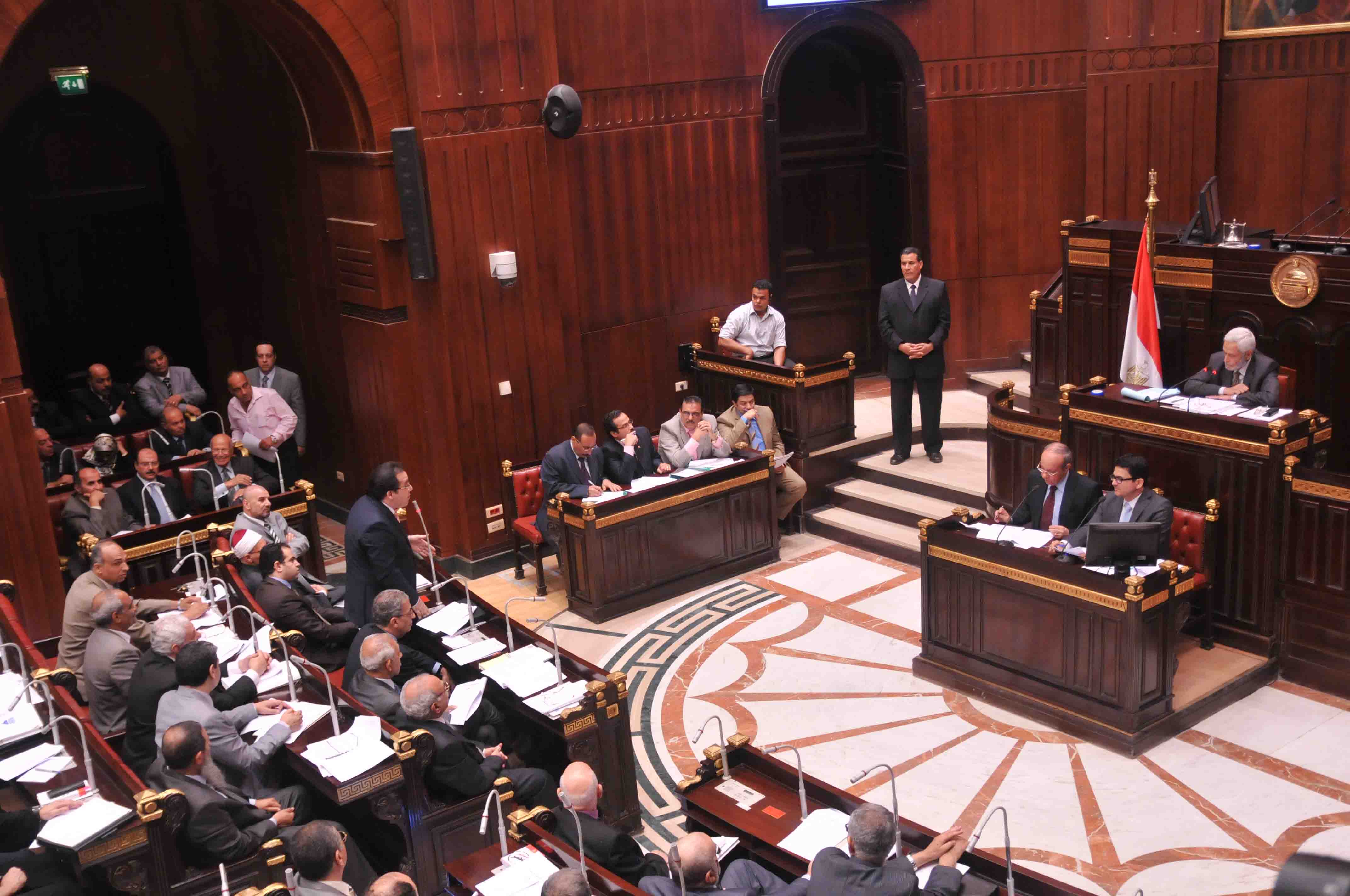 مناقشات ساخنة داخل التاسيسية وخارجها استعدادا لحسم ” المسودة النهائية للدستور “