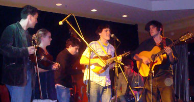 الفرقة الموسيقية الأمريكية “بوسطن بويز” تعزف في القاهرة