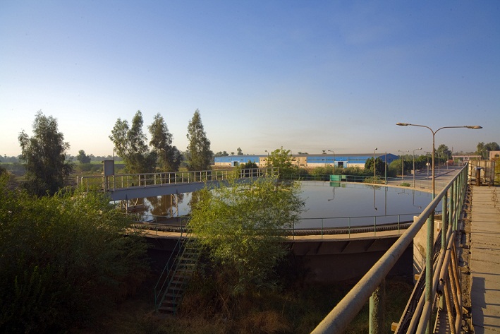 «خليج السويس» تطرح مناقصة تطوير محطة الصرف الصناعى الشهر المقبل