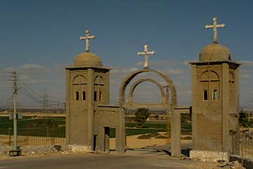 100 ألف جنيه لإنارة طريق دير المحرق الأثرى بأسيوط