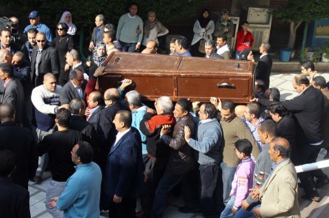 الآلاف من أهالي المنيا يشيعون جنازة الموسيقار الكبير عمار الشريعي
