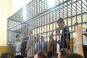 تأجيل محاكمة نجلي مبارك و7 آخرين في قضية البنك الوطني لـ12يناير