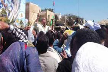 فض مظاهرة حاشدة بالغردقة للمطالبة برحيل الرئيس مرسى