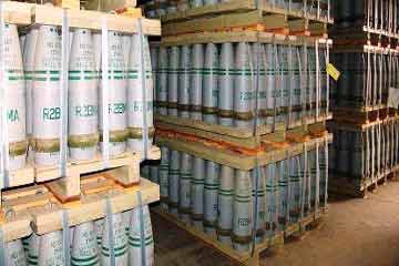 الجيش السوري يعد قنابل الغاز وينتظر أوامر الأسد لاستخدامها