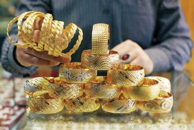 هبوط الذهب والشراء الفوري يعزز المعنويات