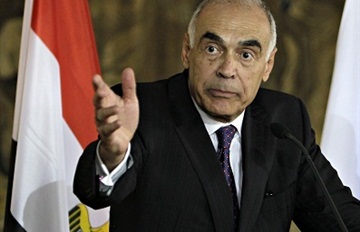 الخارجية تعلن التزمها باجراء الاستفتاء في موعده للمصريين في الخارج.. ونحو مائتى دبلوماسى يرفضون