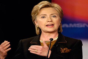 كلينتون تدعو كافة الاطراف في مصر لحوار “شفاف” بصورة عاجلة