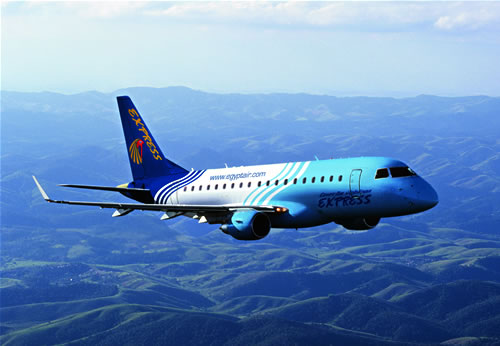 “مصر للطيران” تعفي عملاءها من رسوم تغيير التذاكر بعد تأجيل اجازة نصف العام