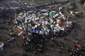 القوى السياسية تواصل اعتصامها بالتحرير لليوم العاشر